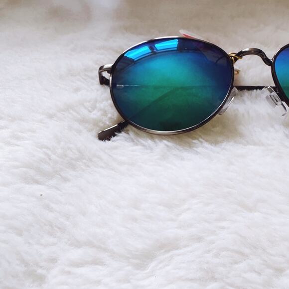 Brielle Bright Green Polarized Mirrored Sunglasses - Picture 3 of 14